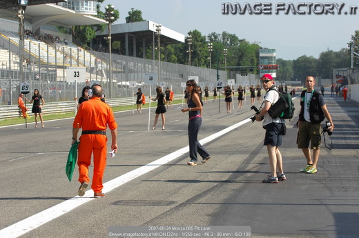 2007-06-24 Monza 065 Pit Lane